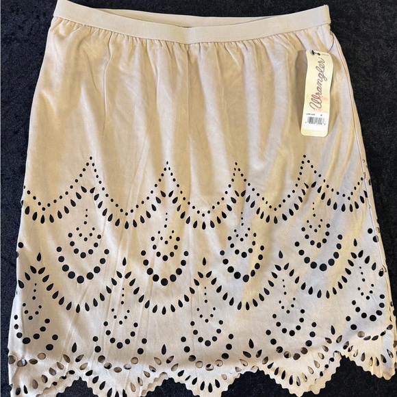 Wrangler Dresses & Skirts - Wrangler NWT Laser Cut Skirt Medium Beige Scalloped Hem Boho